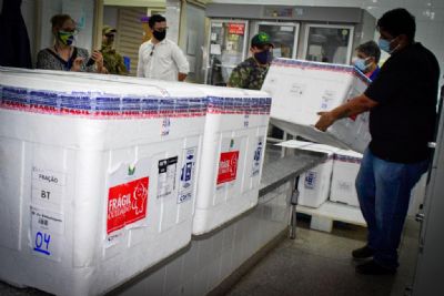 Mato Grosso recebe 97.800 doses de vacina contra covid-19