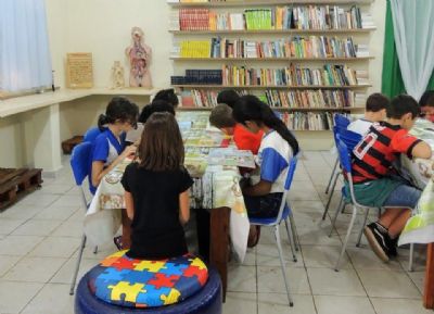 Escola de VG reforma biblioteca com ajuda do setor empresarial
