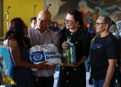 Virginia Mendes entrega 5,7 mil cestas bsicas a entidades de Rondonpolis