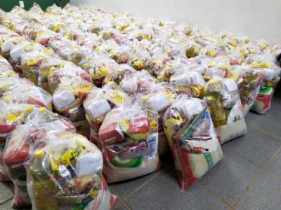 Governo distribui mais 300 mil kits de alimentao escolar para alunos