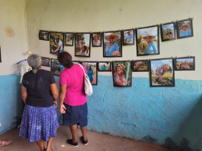 Exposio itinerante de fotografia homenageia agricultoras familiares