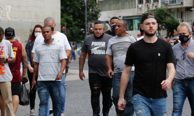No Brasil, 106 pessoas morrem por covid-19 em 24 horas
