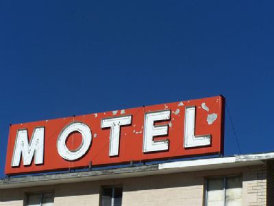 Motel  condenado a pagar R$ 15 mil de indenizao a mulher que teve quarto invadido pelo ex