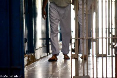 Trs cadeias no interior so fechadas e presos transferidos