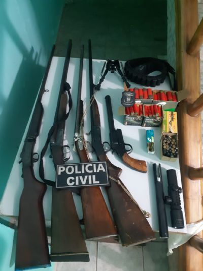 Cinco armas e diversas munies so apreendidas no interior de MT