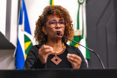 Edna protocola pedido de Comisso Processante contra presidente da Cmara por quebra de decoro