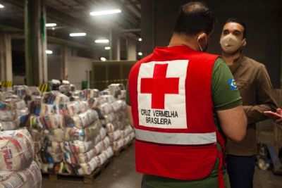 Cruz Vermelha recebe duas mil cestas bsicas e cobertores