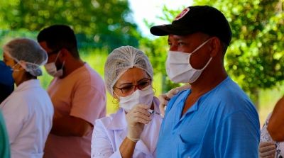 Centenas de caminhoneiros so imunizados contra a gripe em Mato Grosso