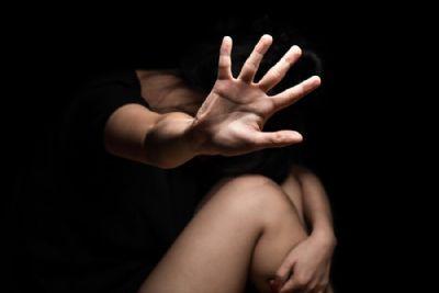 Jovens so levados  delegacia aps tentativa de estupro contra adolescente de 16 anos