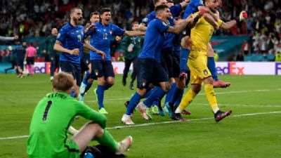 Itlia busca empate, vence Inglaterra nos pnaltis e  bicampe da Eurocopa