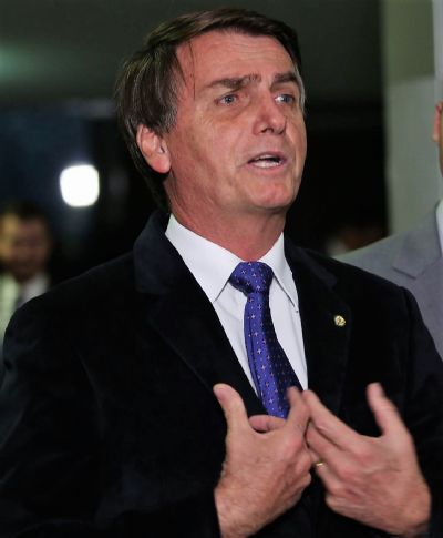 Bolsonaro mexe na equipe e busca estilo de governar aps 6 meses no Planalto