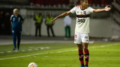 Cuiab demonstra interesse na contratao de Joo Lucas, lateral do Flamengo