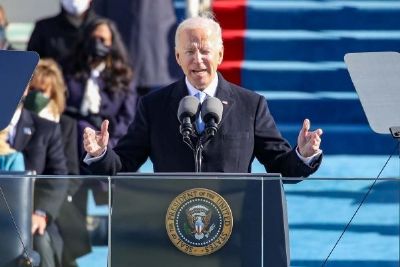 Democracia prevaleceu, diz Biden em 1 discurso como presidente
