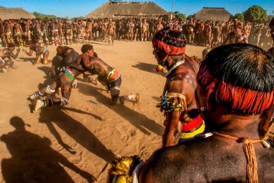 No Parque do Xingu, etnia Kalapalo realiza ritual sagrado Kuarup