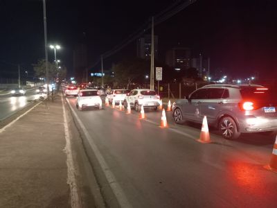 Operao Lei Seca prende sete motoristas e remove 40 veculos em Cuiab