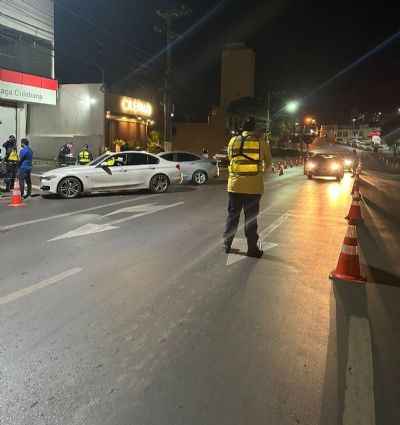 Treze motoristas so presos por embriaguez em Cuiab na madrugada deste domingo