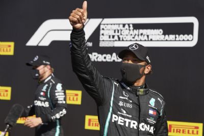 Hamilton vence seu stimo ttulo mundial de F1 e iguala marca de Schumacher