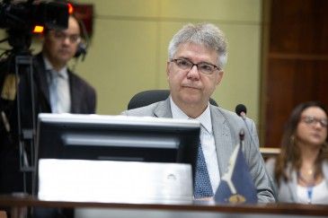 Em Tomada de Contas, TCE reprova contas de prefeitura por acmulo de cargos de servidora