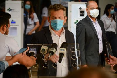 Governo avana na negociao de vacinas, mas teme 'confisco' do Ministrio da Sade