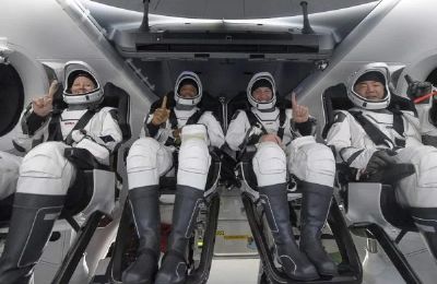 Astronautas da Nasa voltam  Terra aps 168 dias na Estao Espacial