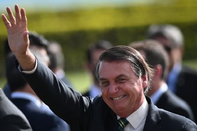 Bolsonaro lana pr-candidatura e dobra aposta na fora do antipetismo