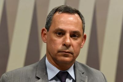 Lira cobra sada do presidente da Petrobras