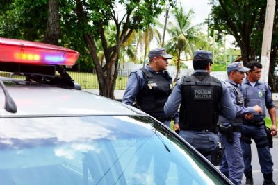 PM prende homem por trfico e encontra R$2,3 mil nas partes ntimas de mulher