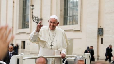 Papa Francisco diz que Igreja est atrasada e pede reformas