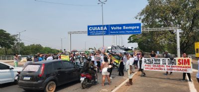 Fotos | Enfermagem se manifesta em Cuiab contra a suspenso do piso salarial