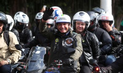 Bolsonaro participa de ato com motociclistas pelas ruas de So Paulo
