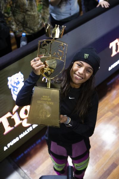 Rayssa Leal vence Super Crown e se torna campe mundial de skate aos 14 anos