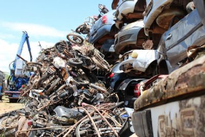 Detran-MT recicla mais de 6 mil veculos inservveis neste ano