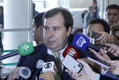 Maia descarta abrir processo de impeachment contra Bolsonaro