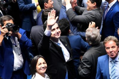 Rodrigo Pacheco  reeleito presidente do Senado com 49 votos