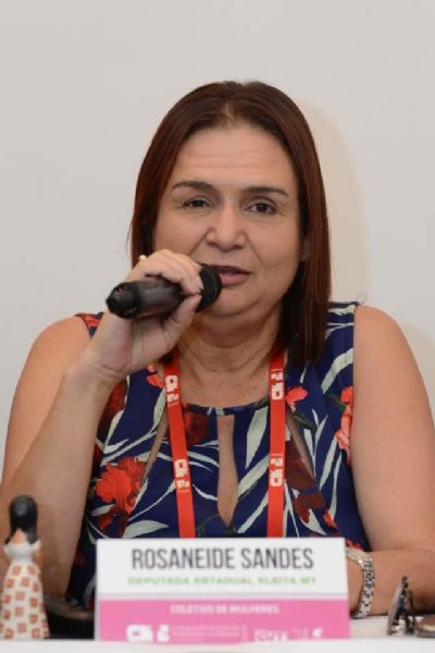 Rosa Neide diz que petistas em mandatos esto 'intimados a colocar nomes para 2022'