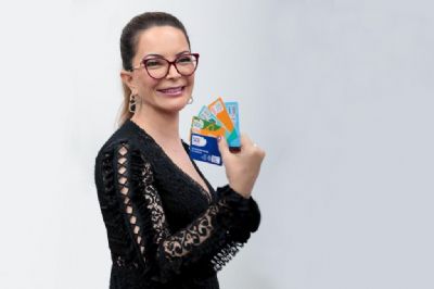 Primeira-dama anuncia pagamento do bnus do Dia das Mes do programa SER Famlia