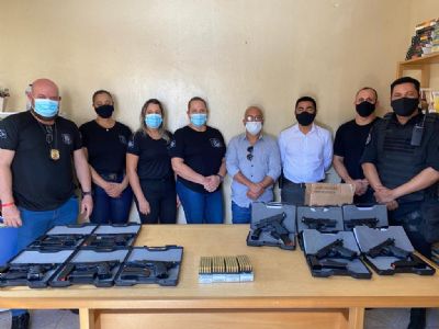 Sesp-MT entrega pistolas a policiais penais