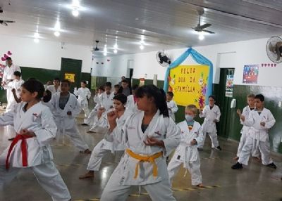 Atletas de projeto social de Cuiab participam de campeonato de karat em Nova Mutum