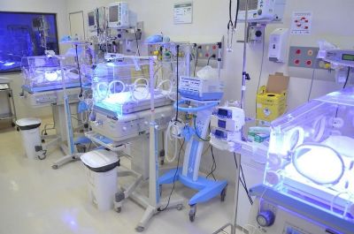 Adolescente em trabalho de parto aguarda vaga em UTI neonatal h quatro dias