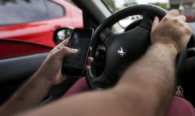 Uso de celular ao volante  atitude que mais incomoda motorista