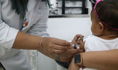 Pas recebe vacinas contra covid-19 para crianas de 6 meses a 3 anos