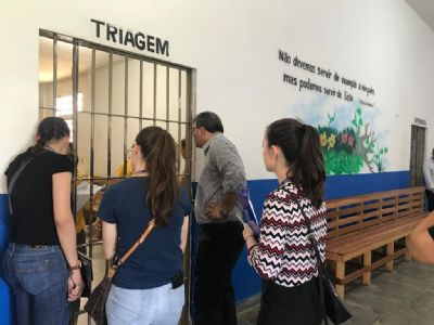 Penitenciria Feminina de Cuiab recebe equipe de correio do TJMT