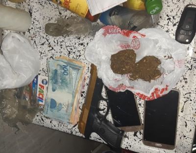 Mulher  detida com poro de droga e dinheiro em bairro de Cuiab