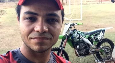 Vdeo | Piloto de motocross morre em queda ao saltar rampa em campeonato