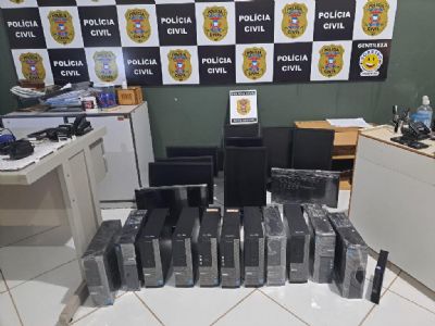 Polcia recupera 22 aparelhos de computao furtados de uma universidade em Sorriso
