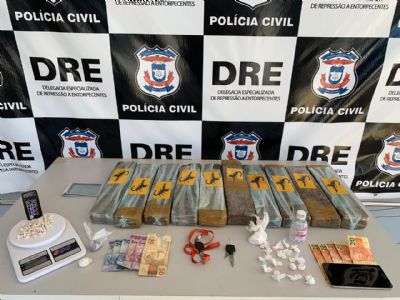 Polcia Civil prende quatro com tijolos de maconha, pores e dinheiro