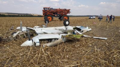 Avio cai em fazenda e piloto  encontrado em destroos - veja fotos