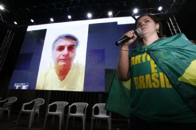 Bolsonaro promete campanha sem ataques e lana coronel Fernanda ao Senado; VDEO