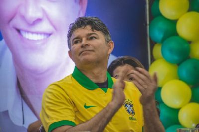 Medeiros  oficializado candidato e tenta se manter colado em Bolsonaro