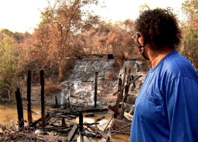 A realidade do Pantanal: fogo destri pontes e comunidades temem isolamento